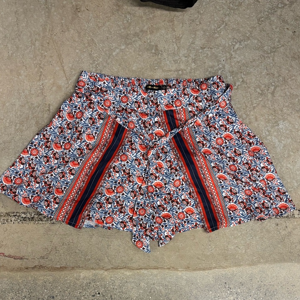 Floral Print Tie-Waist Shorts in Red and Navy